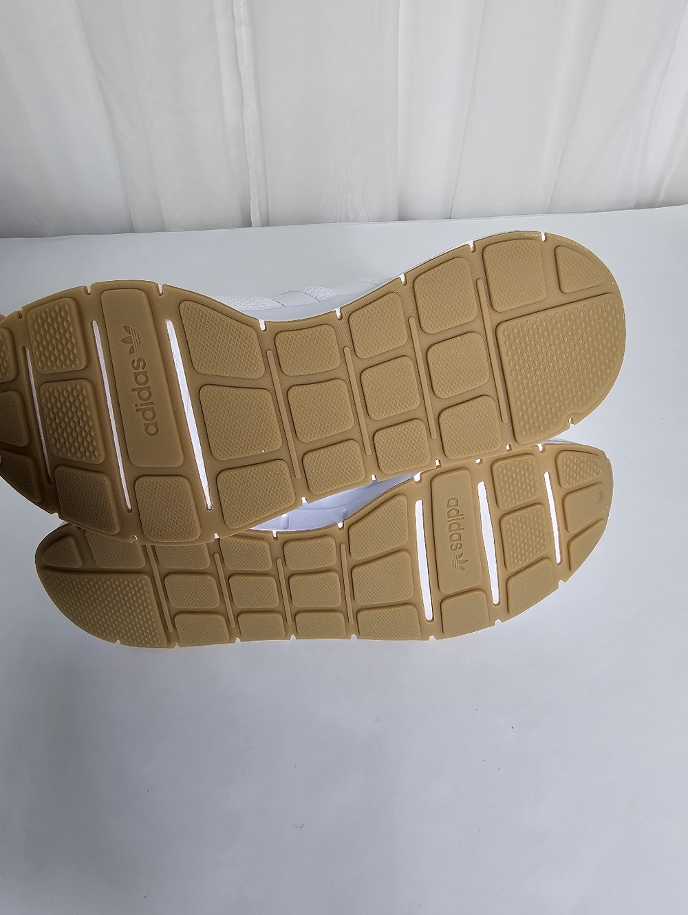 Adidas Orginals Swift Run Cloud White Gum Running Sneakers Men's 8 NEW Classic - Picture 6 of 10